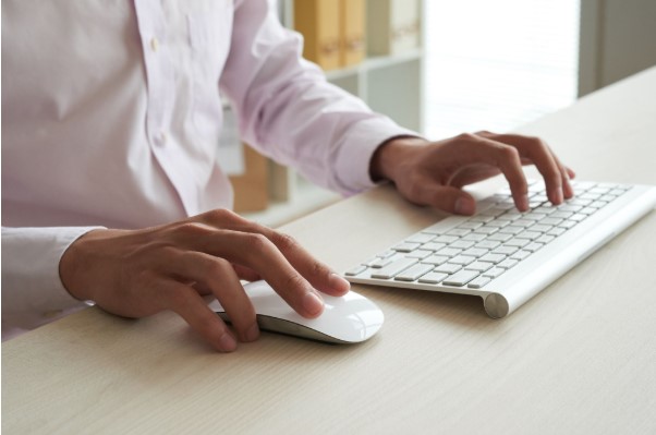 5 Signs Your Wrist Strain Needs a Proper Assessment